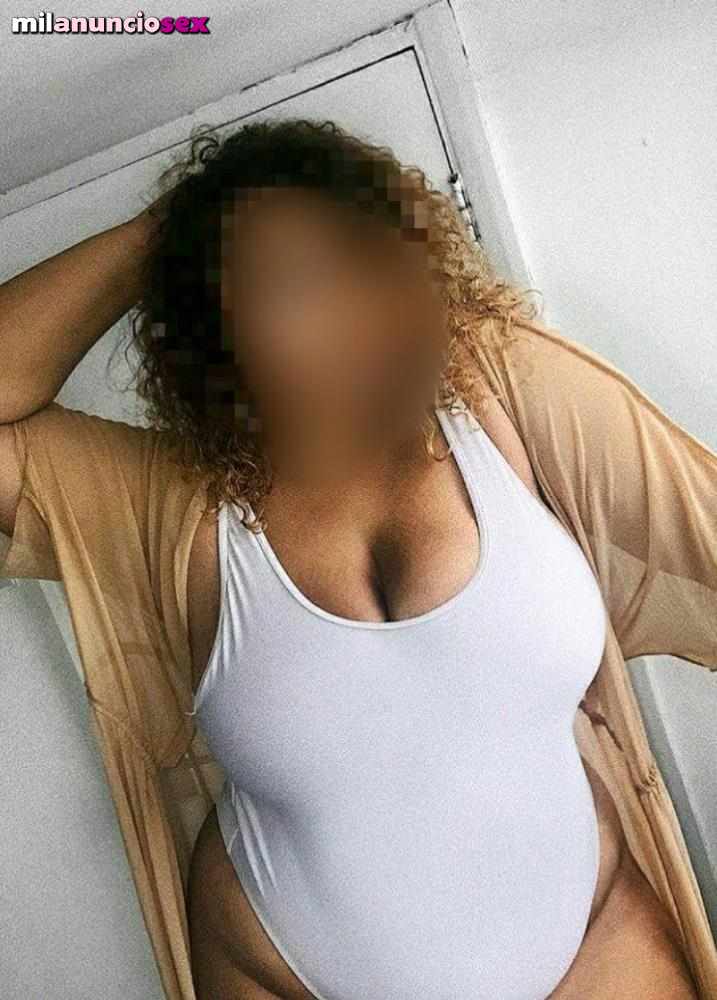 Sexy gordita cachonda dominicana fiestera