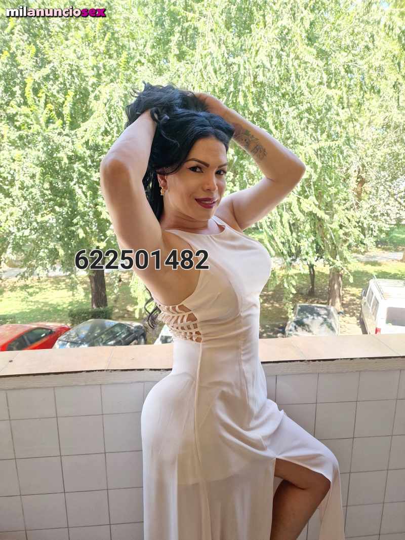 Chica trans femenina de acompañante y sa