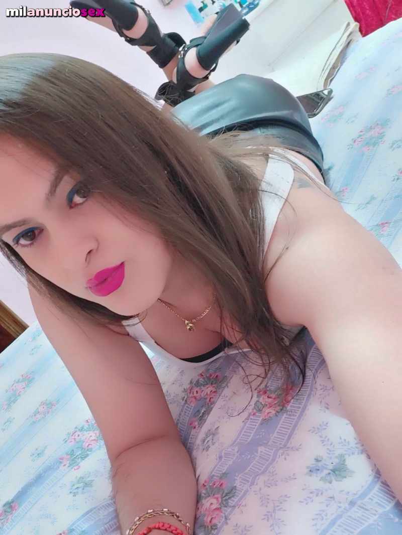 Alison tu travesti cachonda besucona