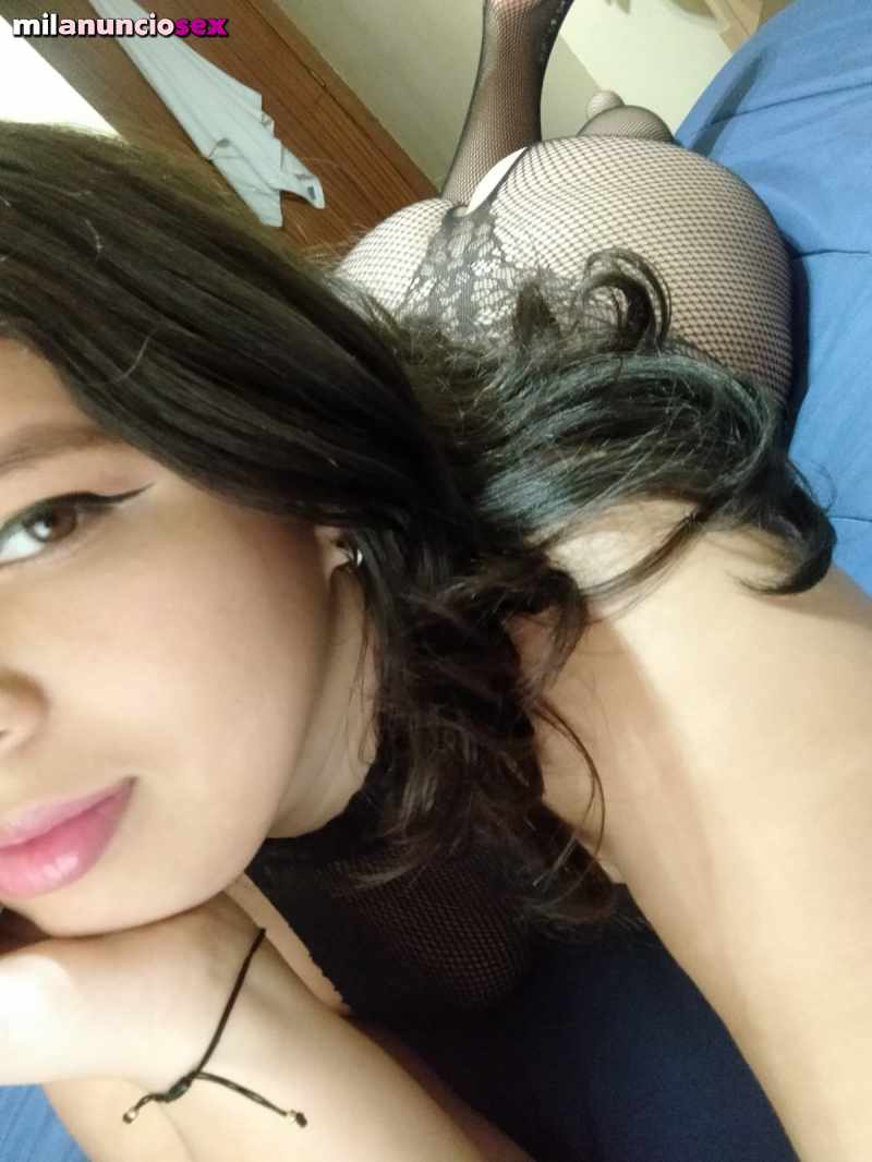 Jovencita Latina Abril