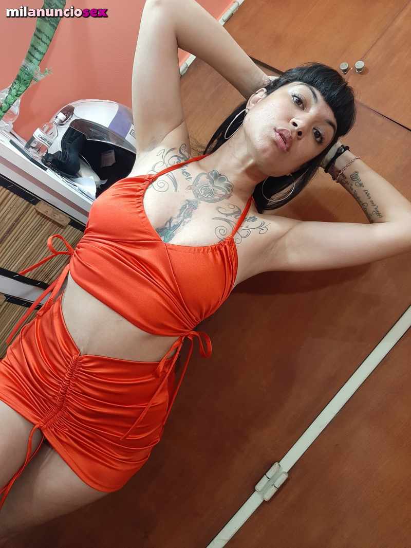 KEYRA MOROCHA SENSUAL CON CURVAS DE ESCÁ