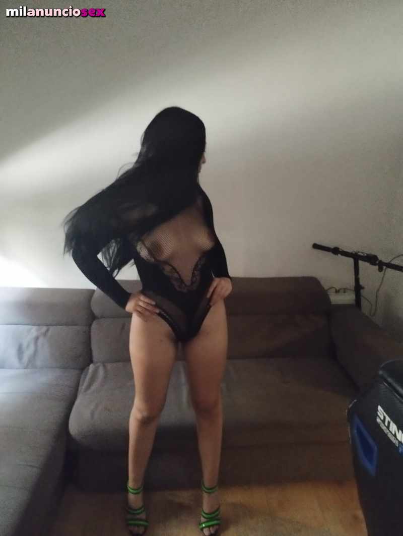 LATINA MORENA BOMBAZO Y CAÑERA