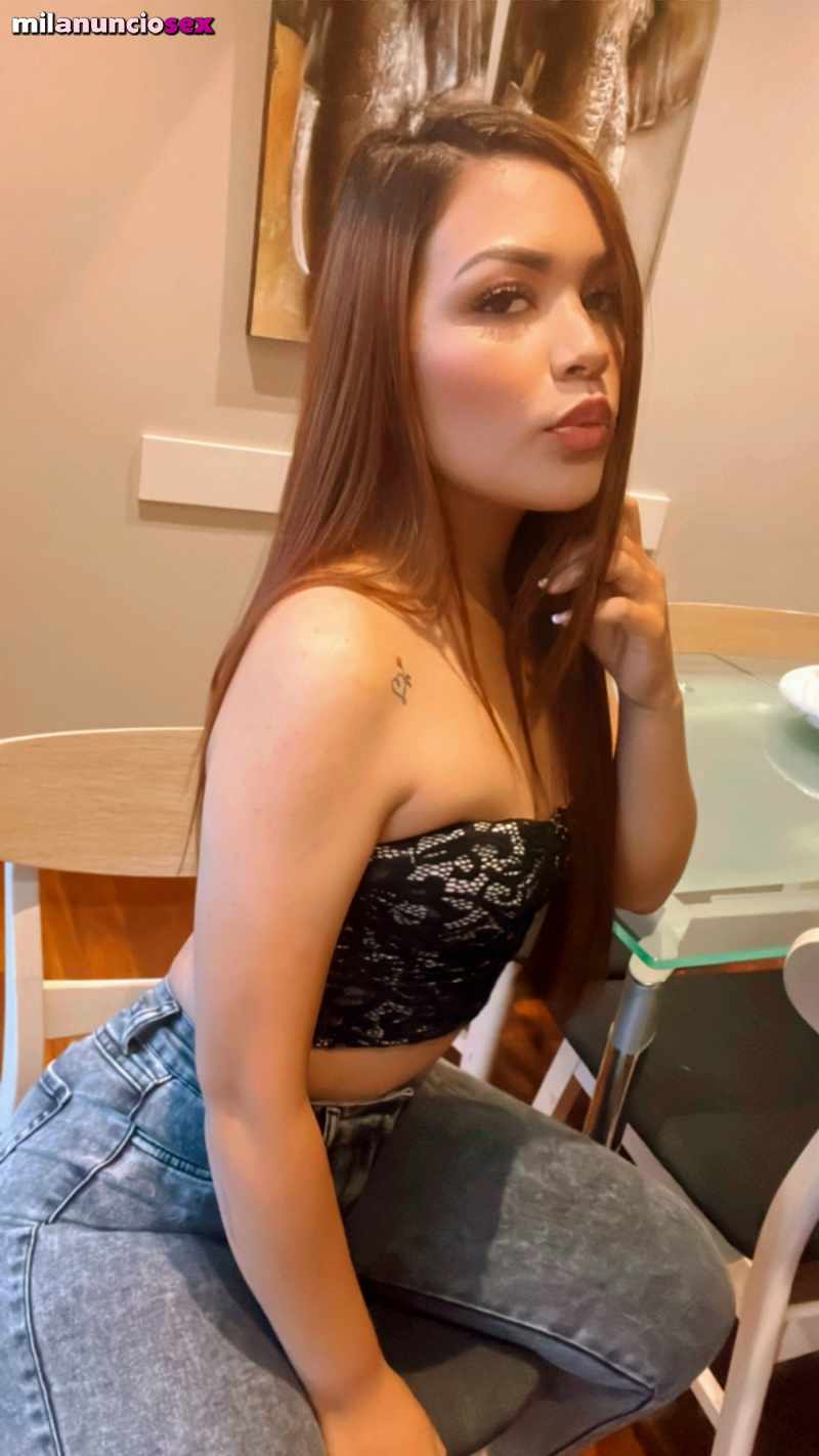 Karol hermosa peliroja latina de piel ca