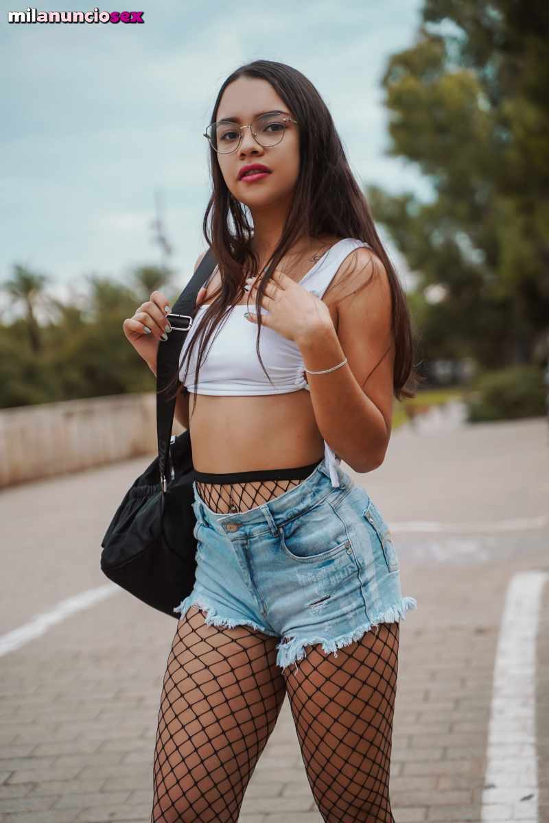 Kamy Jovencita latina 18 años