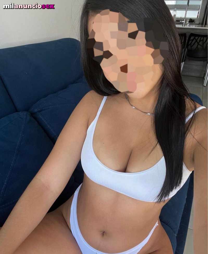 Andrea jovencita colombiana muy dulce