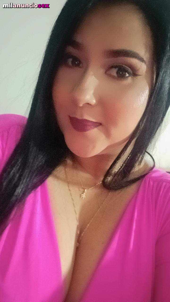 HERMOSA MORENA DE TAN SOLO 25 AÑITOS