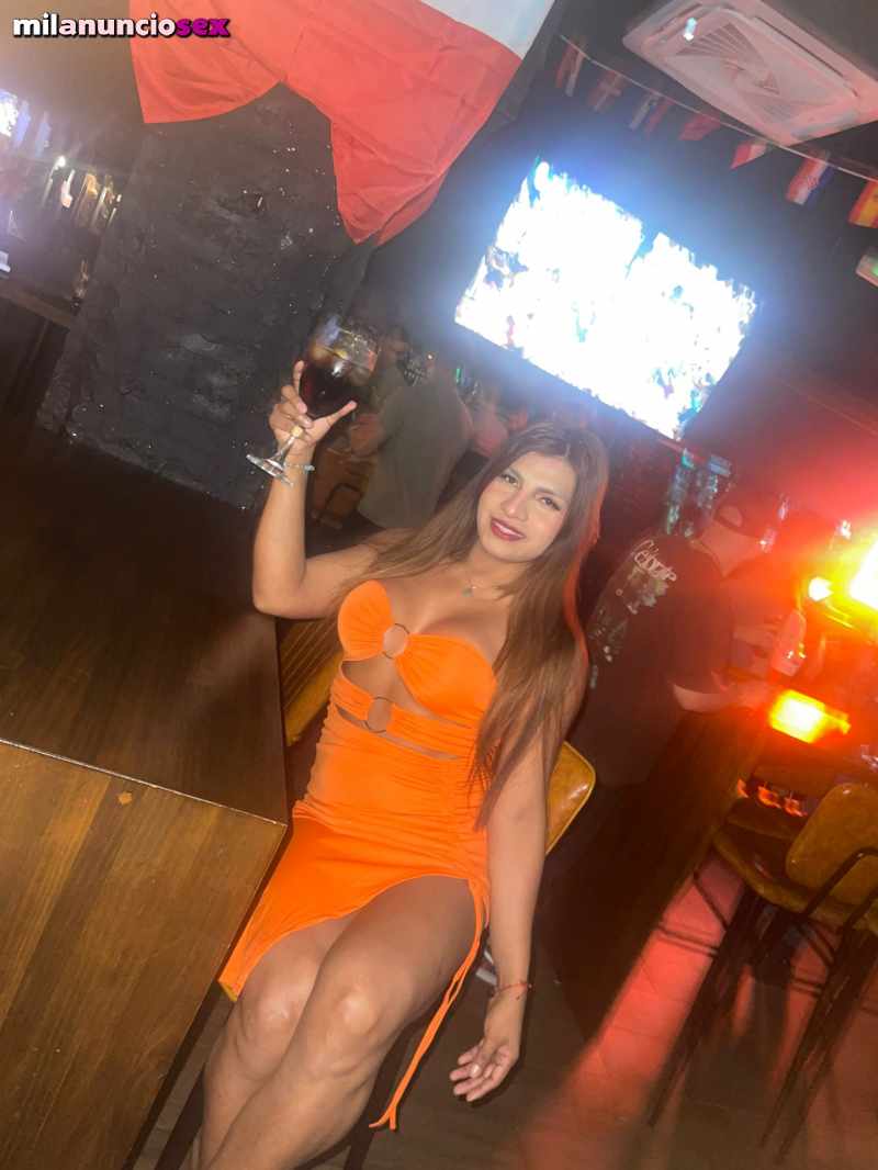 Jade noveda latina fiestera