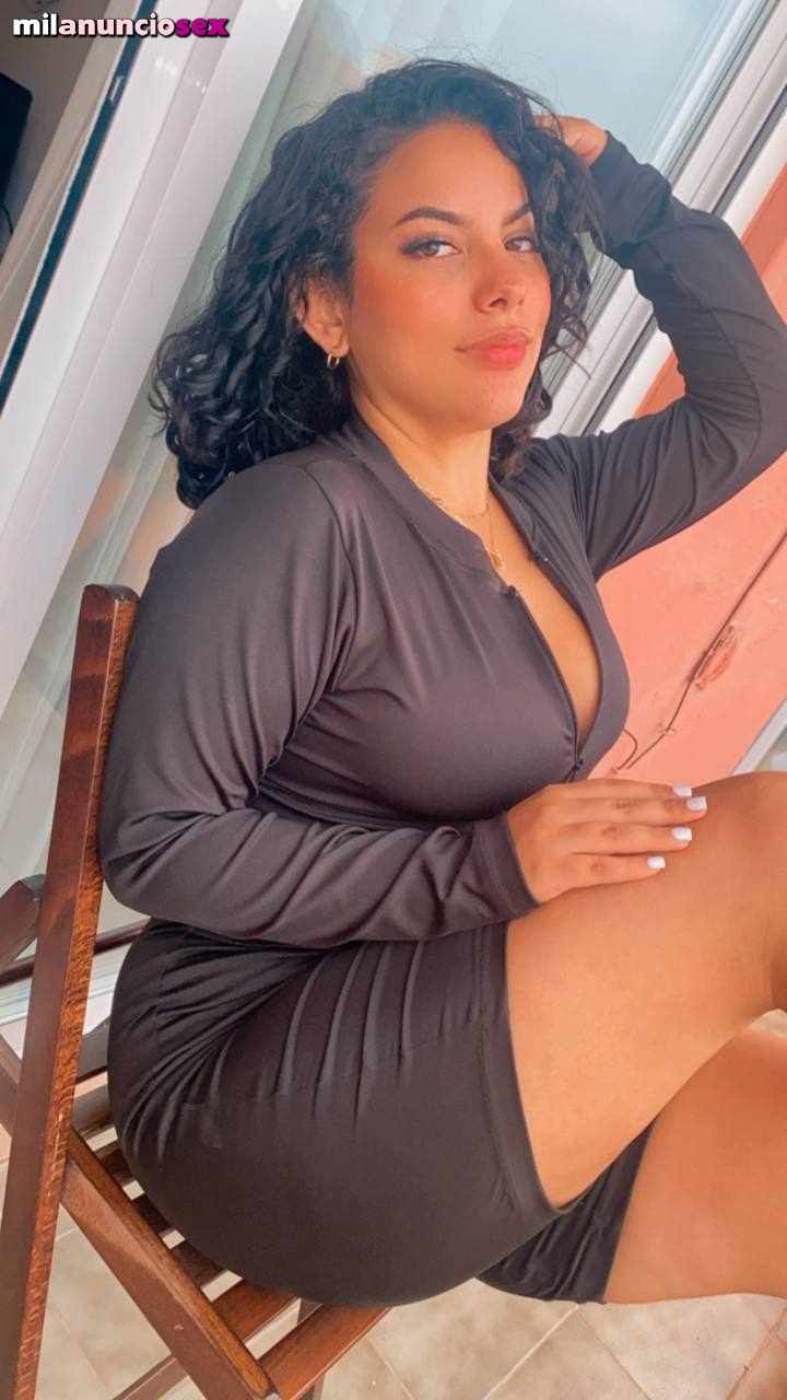 VICTORIA MORENA CARIÑOSA  Y COMPLETA