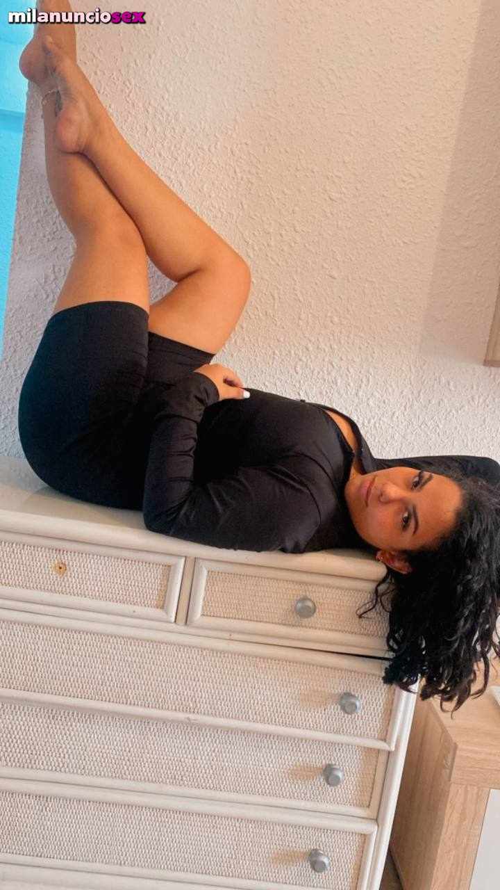 VICTORIA MORENA CARIÑOSA  Y COMPLETA