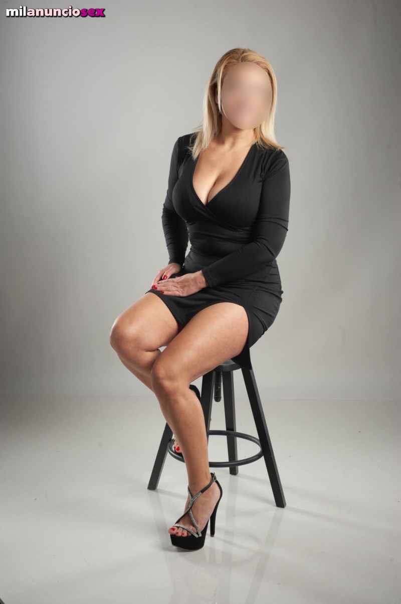 Mia rubia española masajista y escort