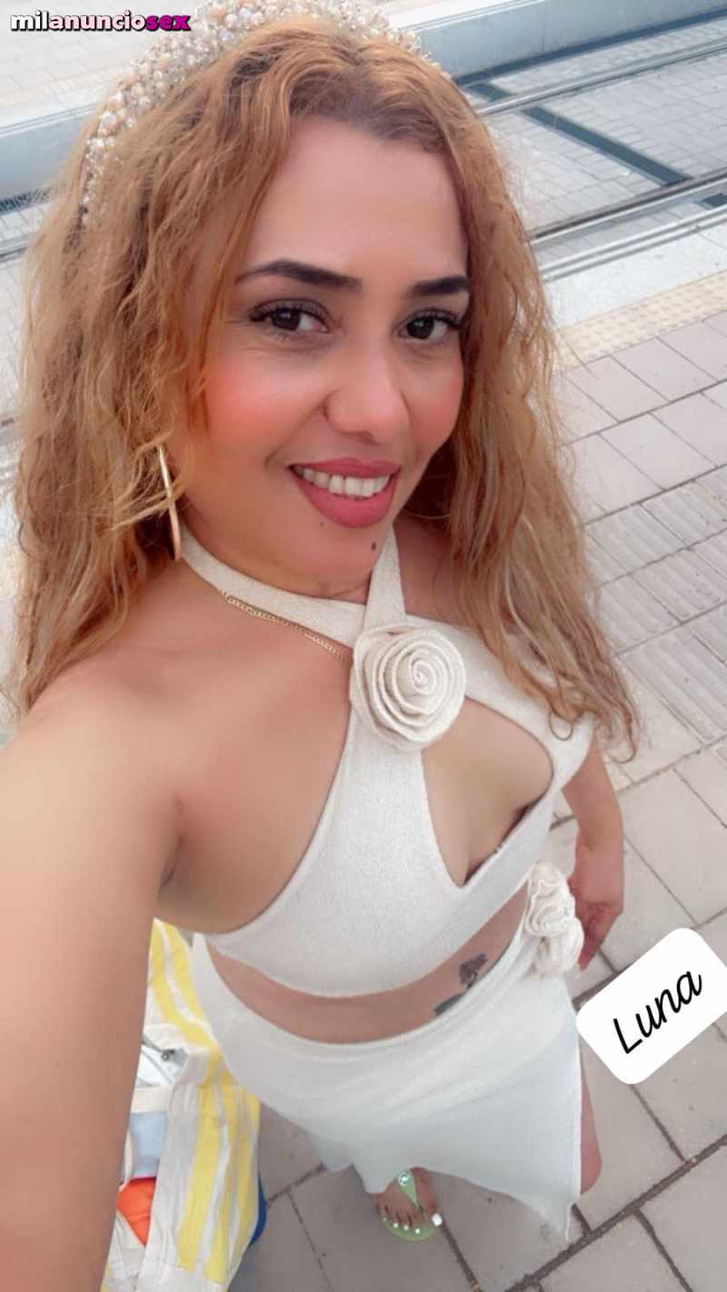 Luna dominicana blanquita muy hott