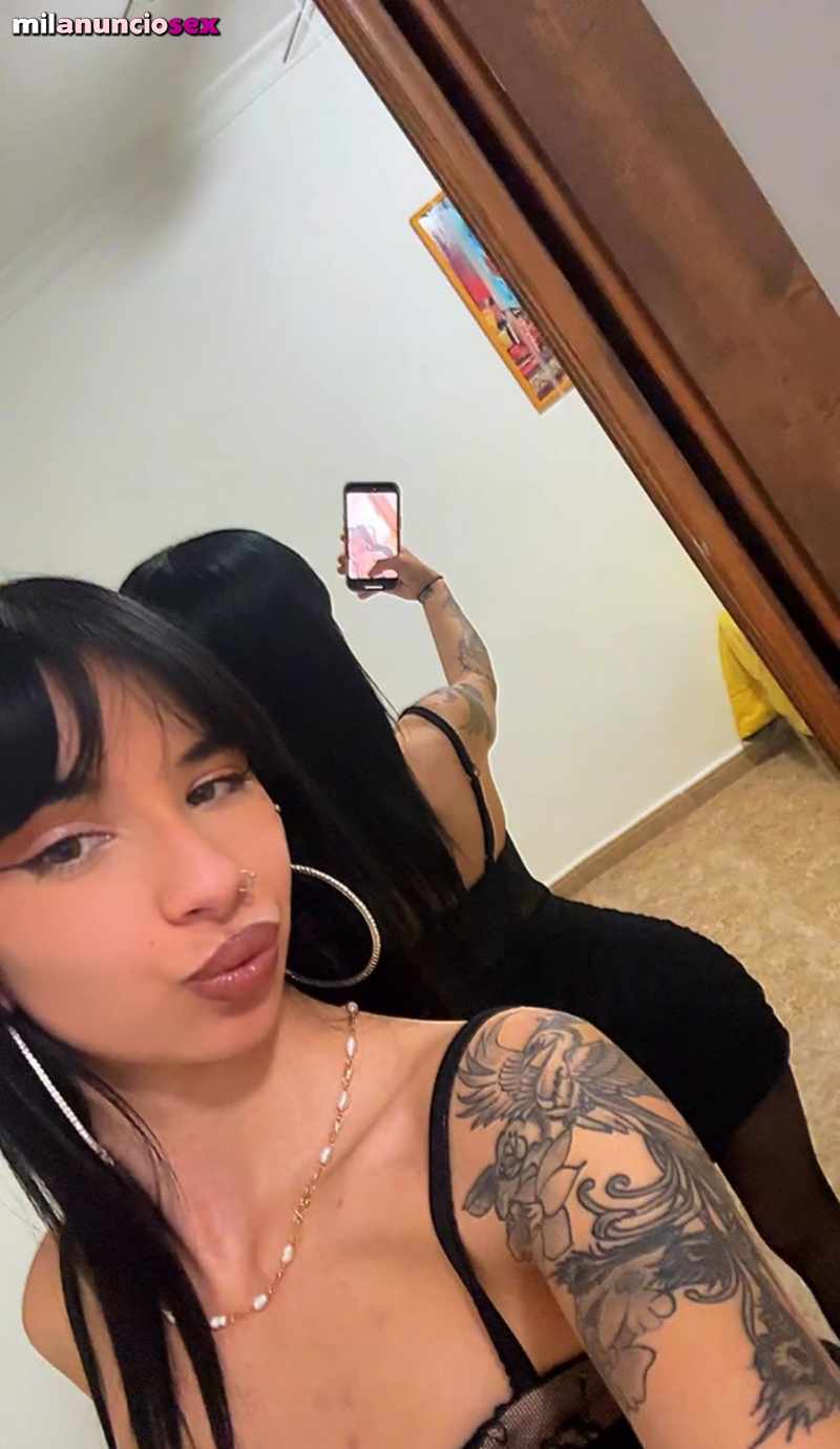 Saray Española jovencita tatuada