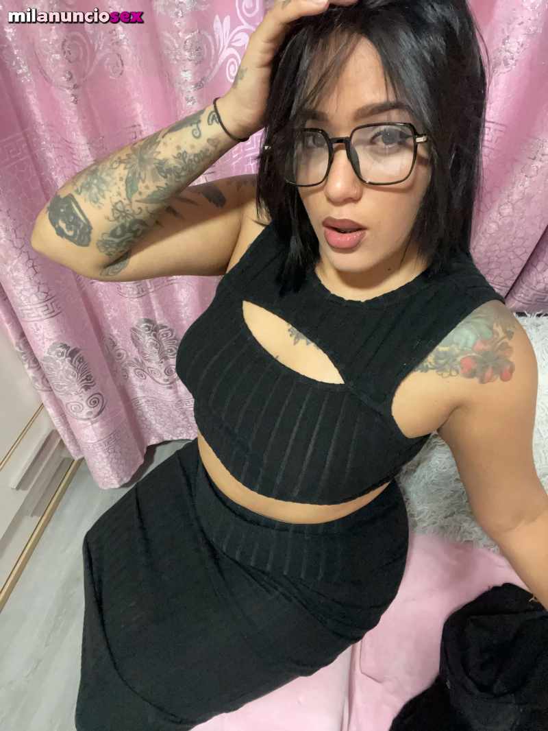 MORENA CACHONDA Y CURVY