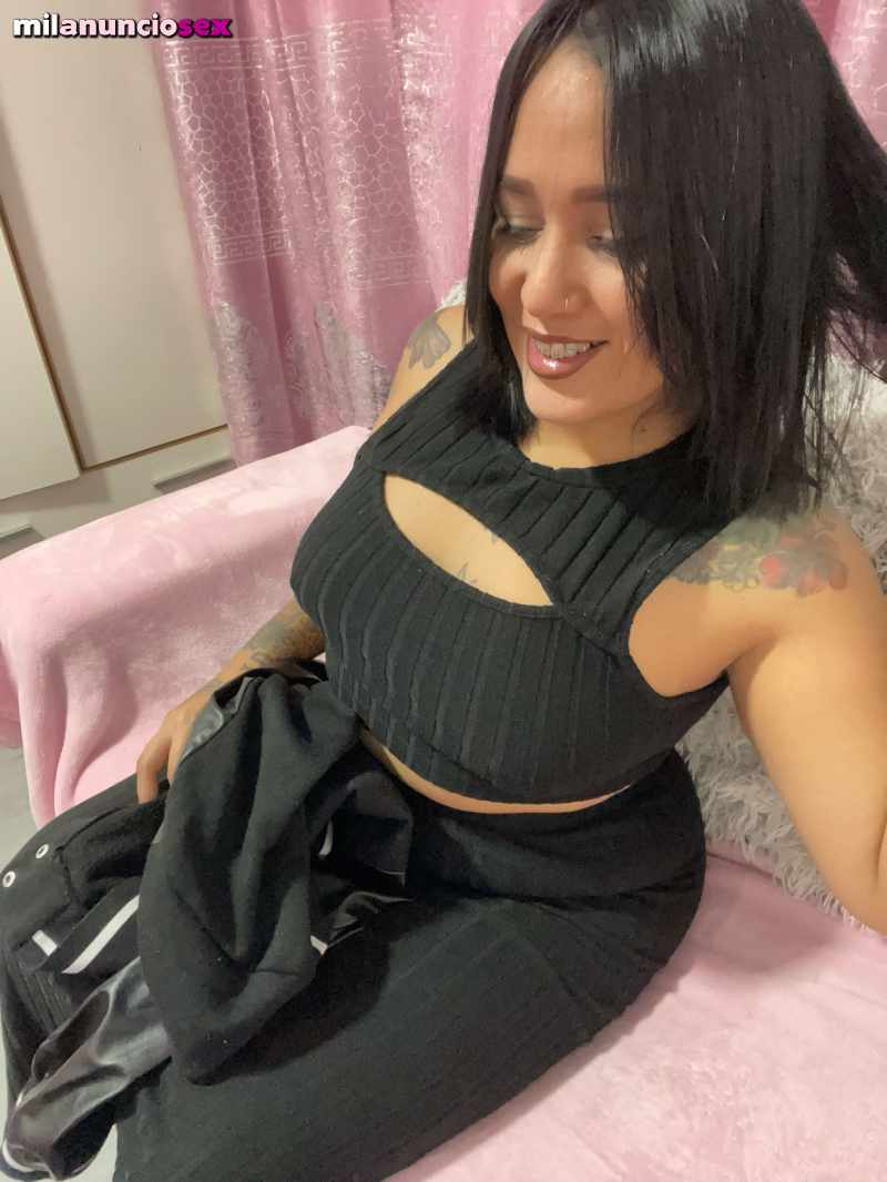 MORENA CACHONDA Y CURVY