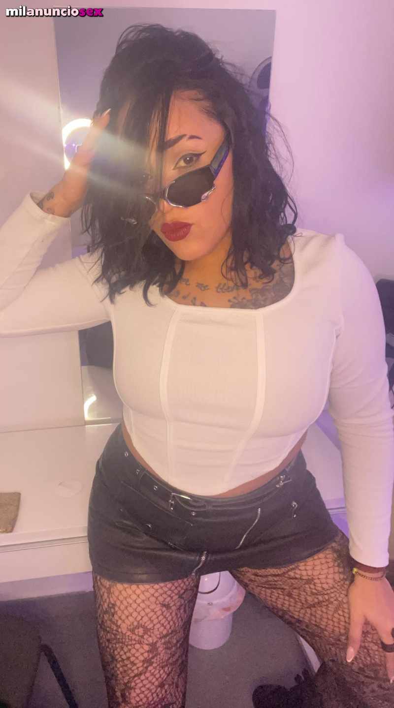 MORENA CACHONDA Y CURVY