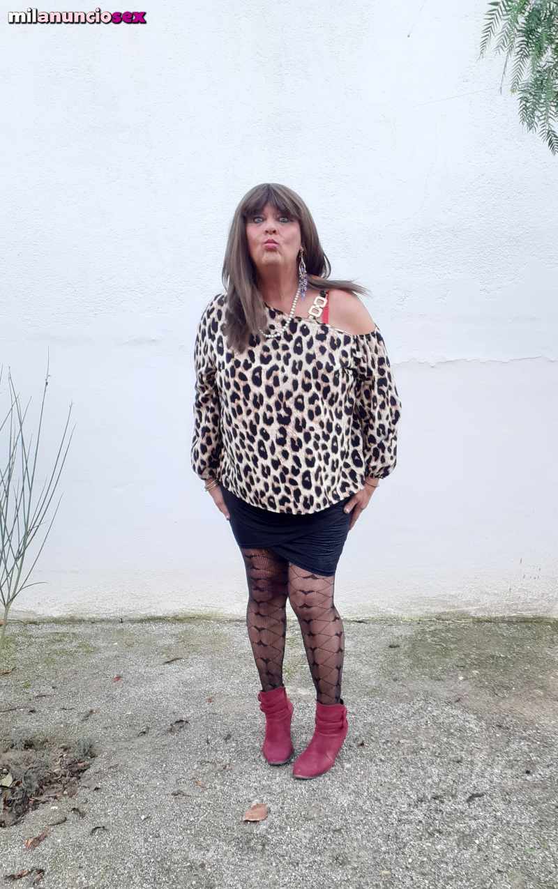 Hombre madurito se viste de mujer