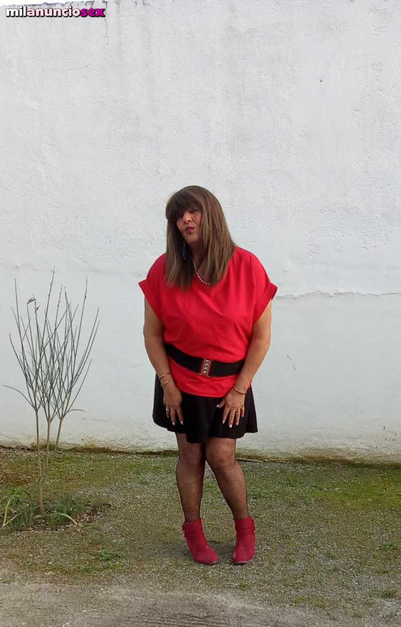 Hombre madurito se viste de mujer
