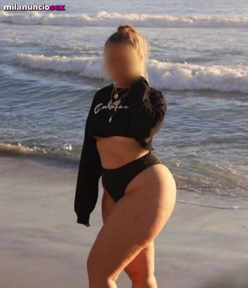 Jovencita y rubia muy sexy...
