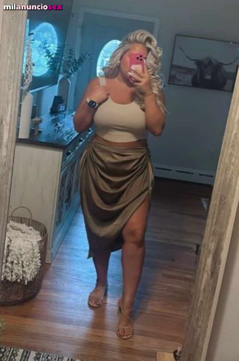 Jovencita y rubia muy sexy...