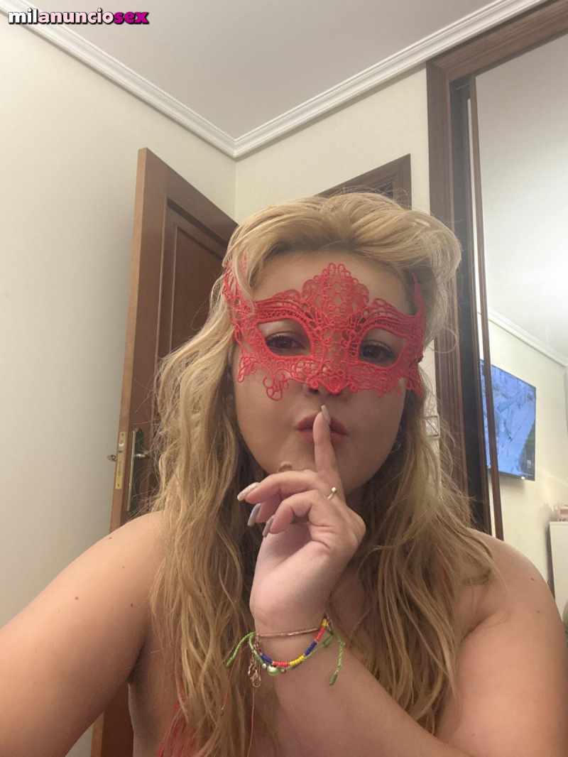 Macarena tu sumisa , tu mi amo