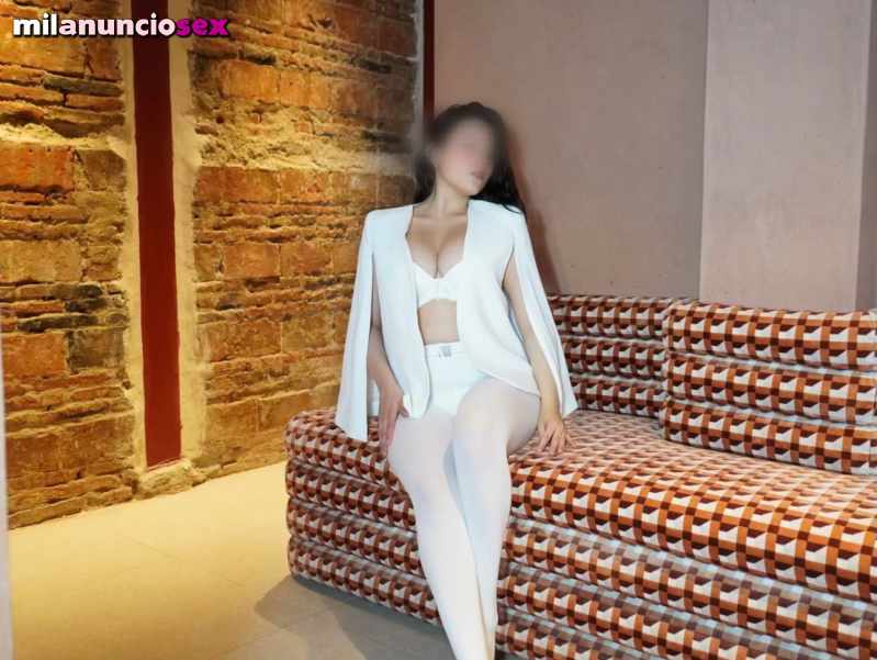 Luisa colombiana jovencita elegante
